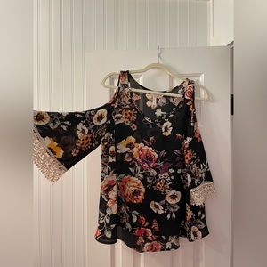 Large Flowery shirt! 💐